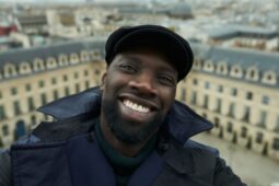 Omar Sy em cena da 3ª temporada de Lupin; saiba quando estreia na Netflix