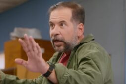 Leandro Hassum em cena da série B.O., da Netflix