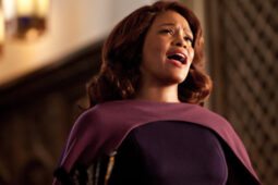 Whitney Houston cantando no filme Sparkle: O Brilho de uma Estrela