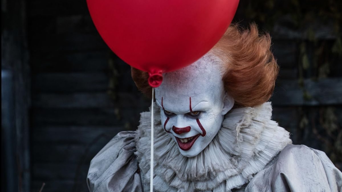 Bill Skarsgård como Pennywise: veja lista de filmes de terror para assistir no Halloween