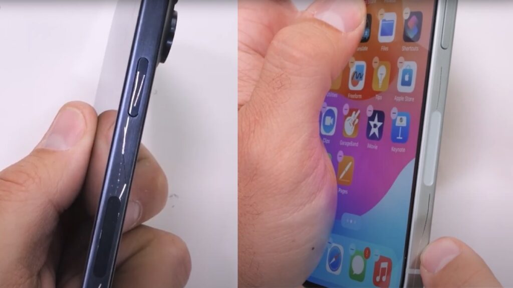 À esquerda, detalhe de uma mão segurando um iPhone 15 Pro Max, com a lateral à mostra e alguns arranhões sobre a superfície. À direita, detalhe de uma mão segurando um iPhone 15, com a lateral à mostra e alguns arranhões sobre a superfície.