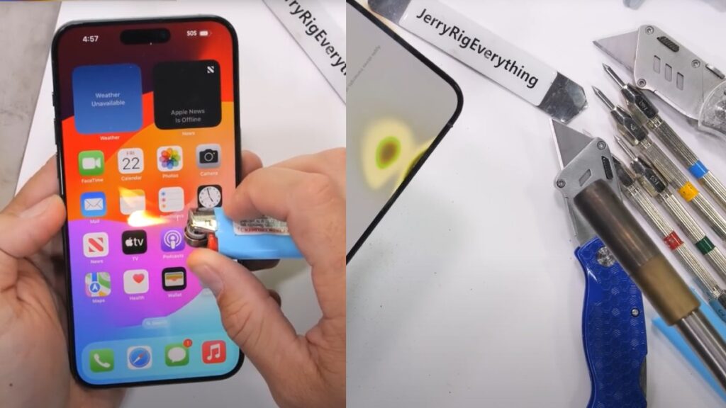 À esquerda, mão esquerda segura um iPhone 15 e mão direita aplicar um isqueiro aceso sobre a tela. À direita, detalhe do canto de uma tela de um iPhone 15 Pro Max danificada e um maçarico logo ao lado.