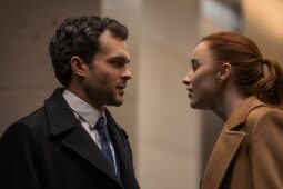 Luke (Alden Ehrenreich) e Emily (Phoebe Dynevor): saiba final explicado do filme Netflix