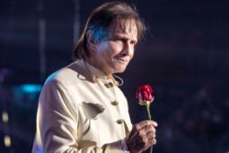 Roberto Carlos será atração do Réveillon de Fortaleza