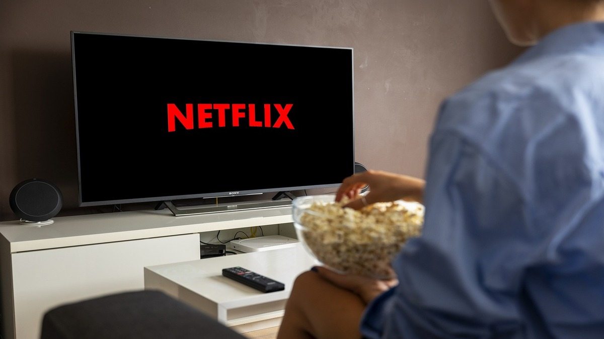 Aproveitar a Netflix no feriado é uma ótima ideia para quem quer descansar