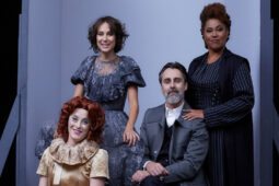 Elenco Kafka e a Boneca Viajante