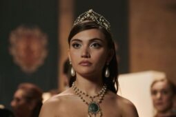 Daniela Nieves lidera elenco de Academia de Vampiros, série do Globoplay