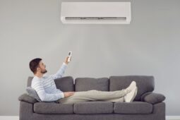 Ar-condicionado inteligente com Alexa reduz uso do controle