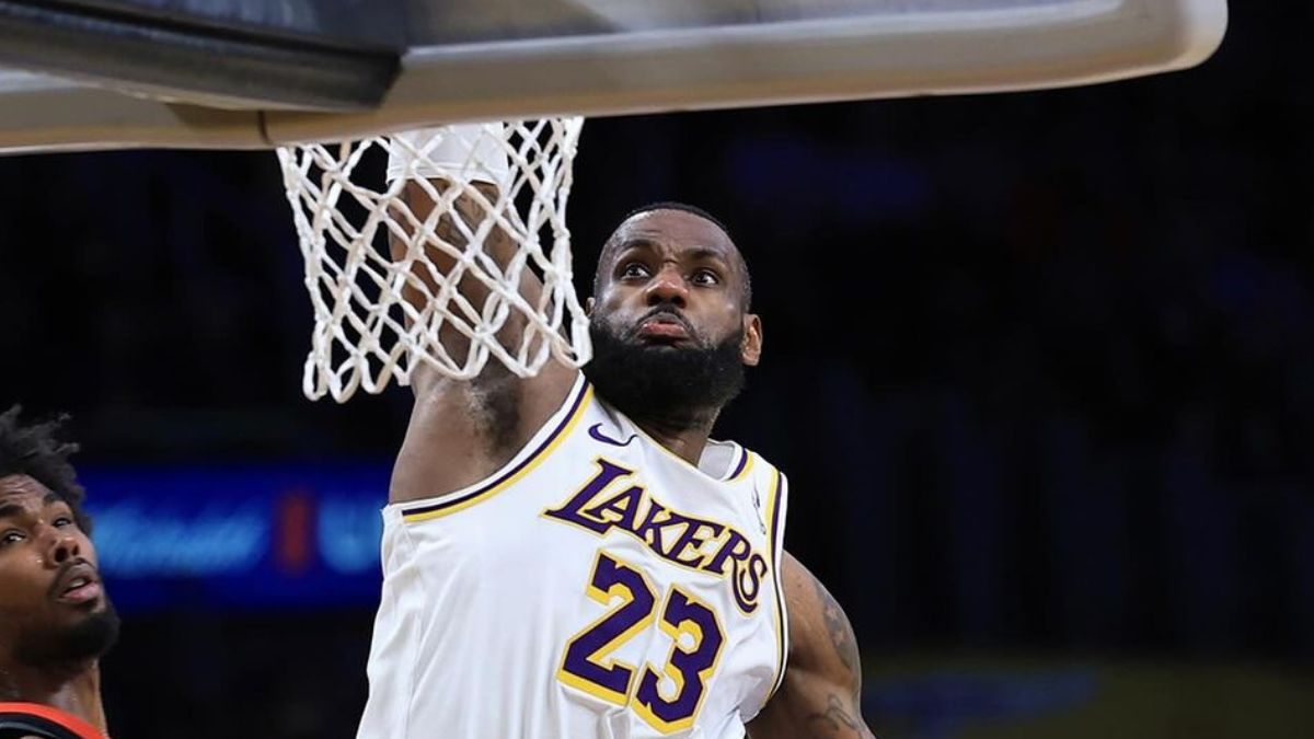 LeBron James em jogo do Lakers para ilustrar texto sobre como assinar NBA League Pass pelo Prime Video