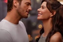 Capa da comédia romântica Última Chamada Para Istambul, na Netflix