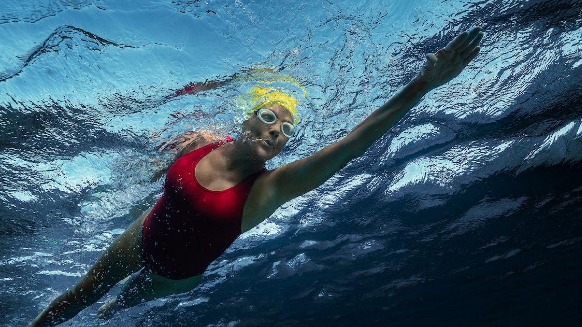 Annette Bening nadando em Nyad