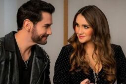 David Zepeda e Dulce María em cena de Penso em Ti, que tem 75 capítulos no Globoplay