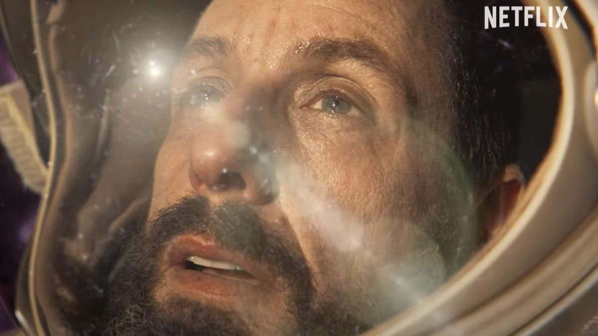 Adam Sandler em cena de O Astronauta, próximo filme do ator na Netflix