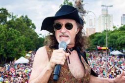 Alceu Valença no comando do bloco Bicho Maluco Beleza, que volta a acontecer em SP no Carnaval 2024