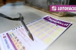 Imagem de volante da Lotofácil para ilustrar texto sobre resultado da loteria hoje