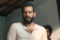 Cena de José Inocêncio (Humberto Carrão) triste para ilustra resumo dos próximos capítulos da novela Renascer