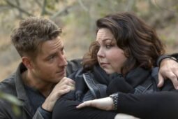 Justin Hartley e Chrissy Metz (de Superação: O Milagre da Fé) em cena da temporada de This is Us
