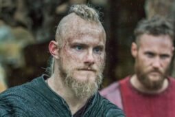 Alexander Ludwig em Vikings, série que passa na Band