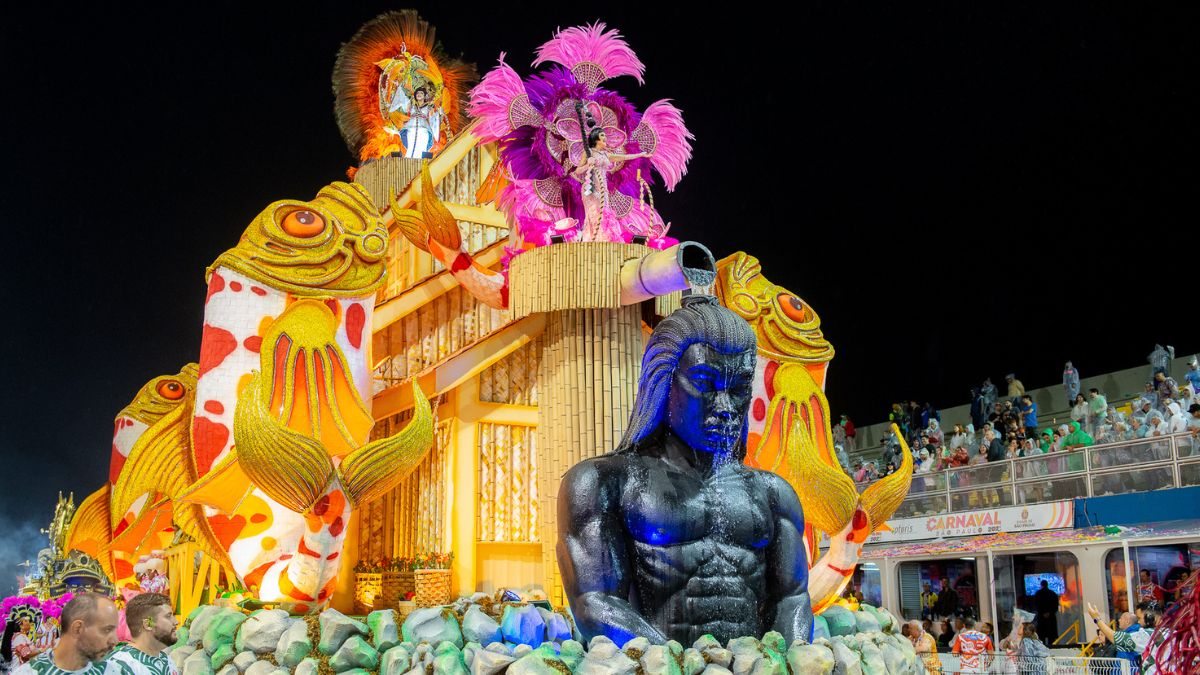 Desfile da Mocidade Alegre, atual campeã do Carnaval de SP