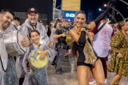 Mileide Mihaile é a rainha de bateria da Independente Tricolor, que desfila no primeiro dia do Carnaval de SP