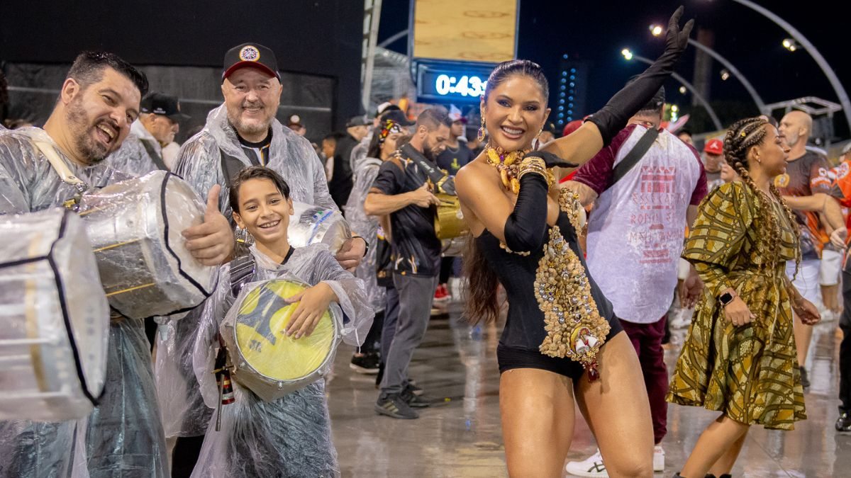 Mileide Mihaile é a rainha de bateria da Independente Tricolor, que desfila no primeiro dia do Carnaval de SP