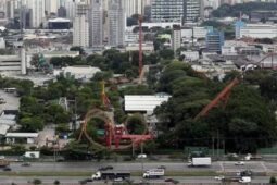 Foto do antigo Playcenter, fechado em 2012, na Marginal Tietê