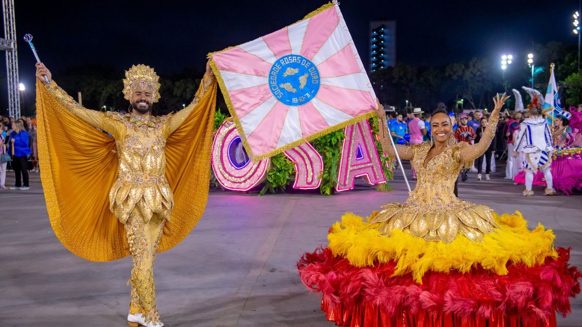 Rosas de Ouro no ensaio técnico do Anhembi; escola tem último horário no 1º dia do Carnaval 2024 de SP