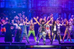 A Era do Rock: Musical em cartaz no Teatro Porto Seguro é eletrizante!