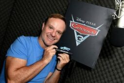 CARROS 3 | Rubens Barrichello dublará piloto veterano no filme