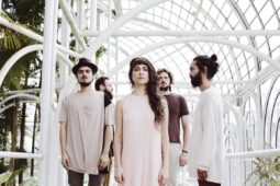 De cima do mundo eu vi o tempo: A Banda Mais Bonita da Cidade canta o amor em novo álbum