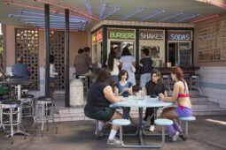 Glow: Netflix divulga trailer de sua nova série original