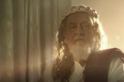 A nova temporada da série O Exorcista vem aí. E acredite: o INRI Cristo tá nessa!