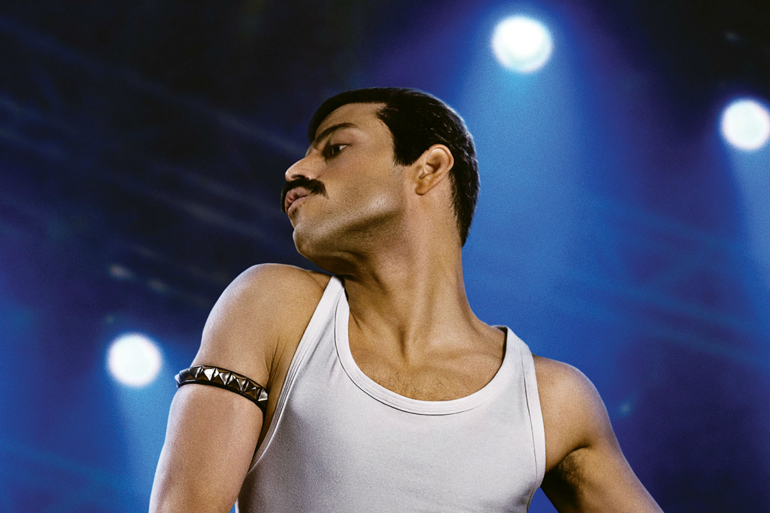 Veja Rami Malek como Freddie Mercury em vídeo feito durante as gravações do filme