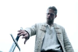 CRÍTICA | Rei Arthur: A Lenda da Espada