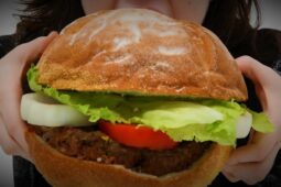 Nossa relação com a comida não precisa ser de desconto