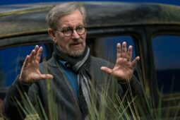 Spielberg assume direção de filme baseado em Falcão Negro, da DC